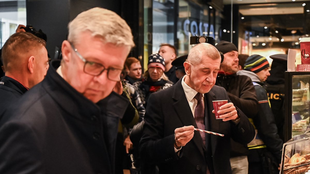 Andrej Babiš si připomíná 17. listopad na Národní třídě v Praze (2024)