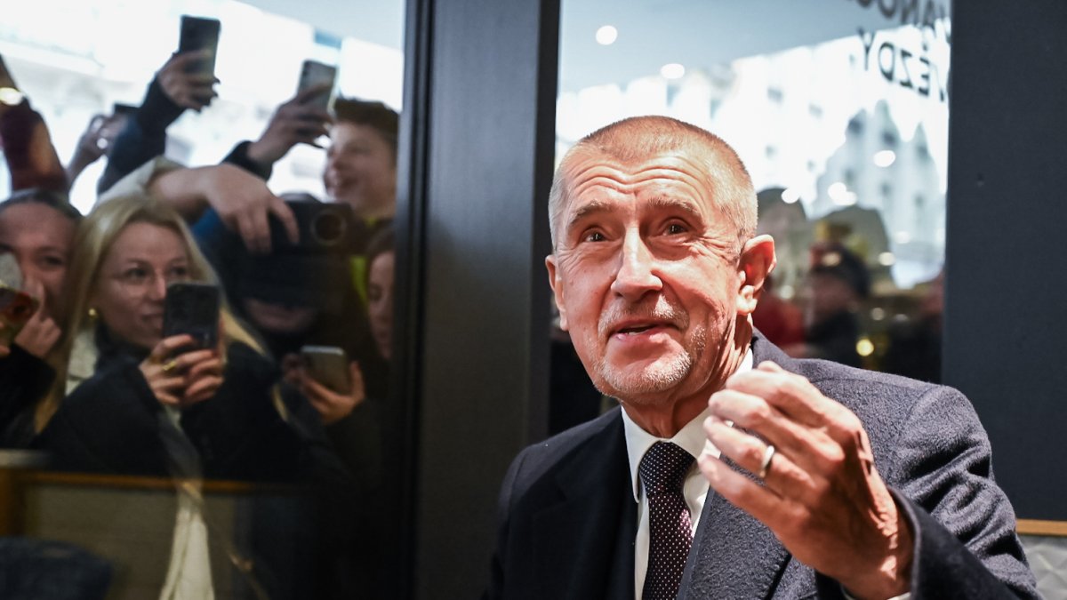Andrej Babiš si připomíná 17. listopad na Národní třídě v Praze (2024)