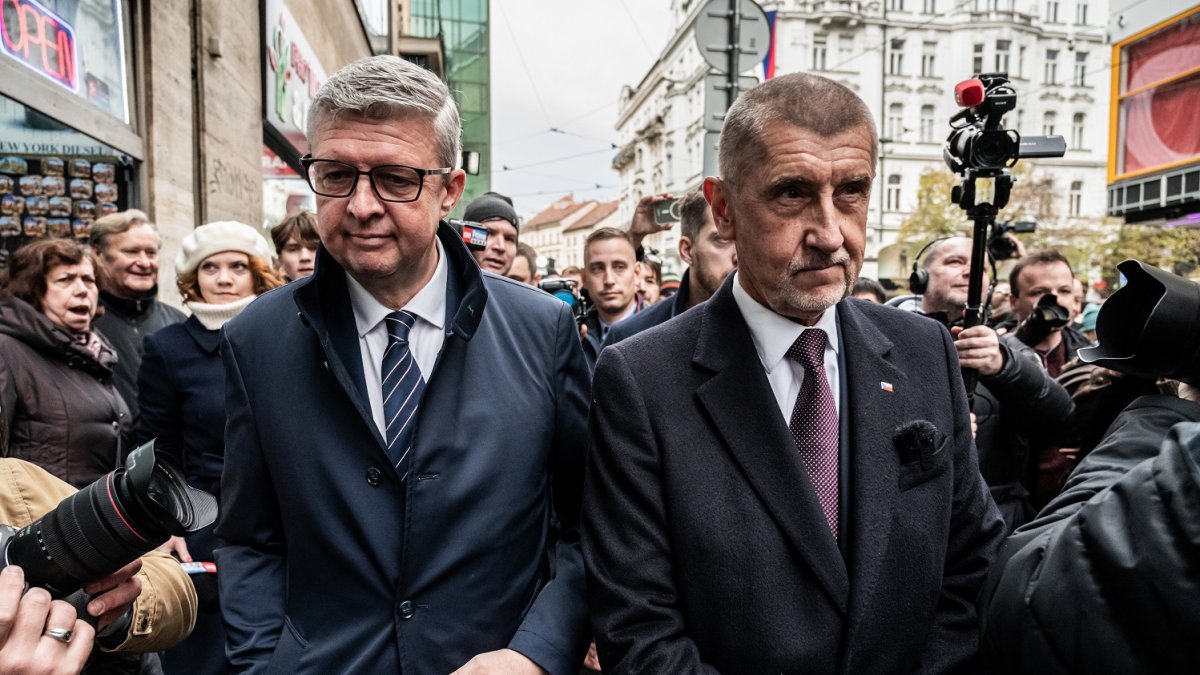 Andrej Babiš s Karlem Havlíčkem na Národní třídě během oslav 17. listopadu