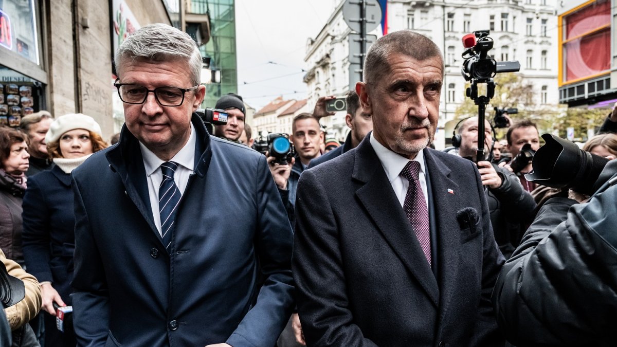Andrej Babiš s Karlem Havlíčkem na Národní třídě během oslav 17. listopadu