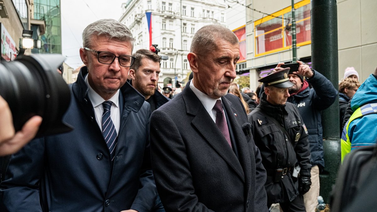Andrej Babiš s Karlem Havlíčkem na Národní třídě během oslav 17. listopadu