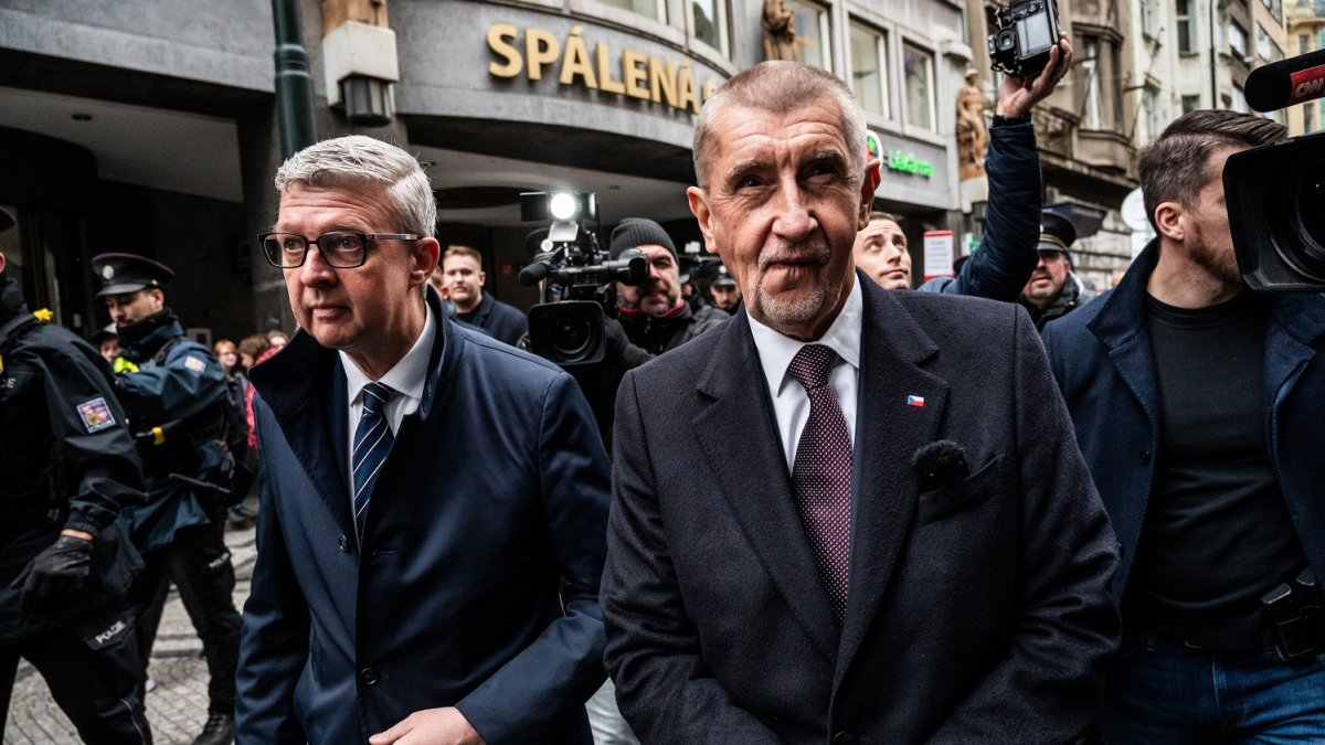 Andrej Babiš s Karlem Havlíčkem na Národní třídě během oslav 17. listopadu