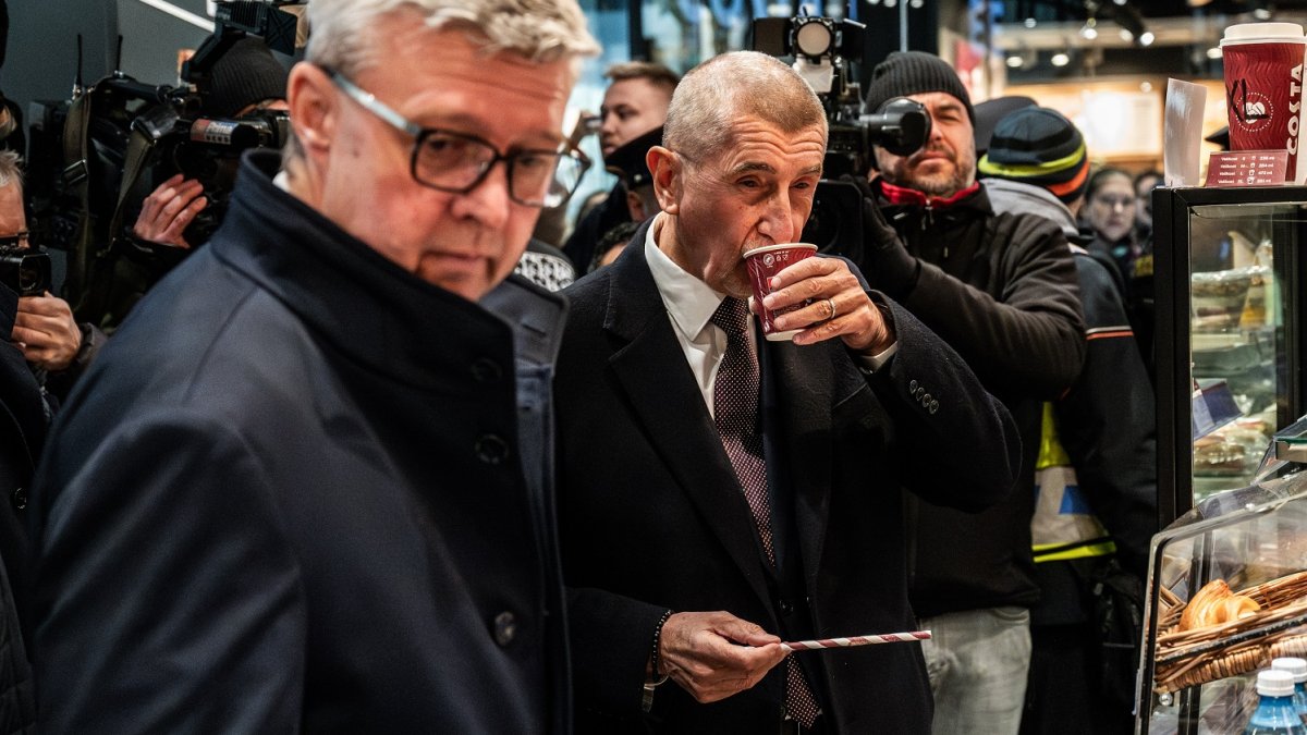 Andrej Babiš s Karlem Havlíčkem na Národní třídě během oslav 17. listopadu