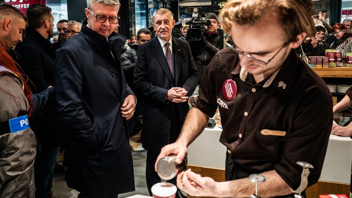 Andrej Babiš s Karlem Havlíčkem na Národní třídě během oslav 17. listopadu