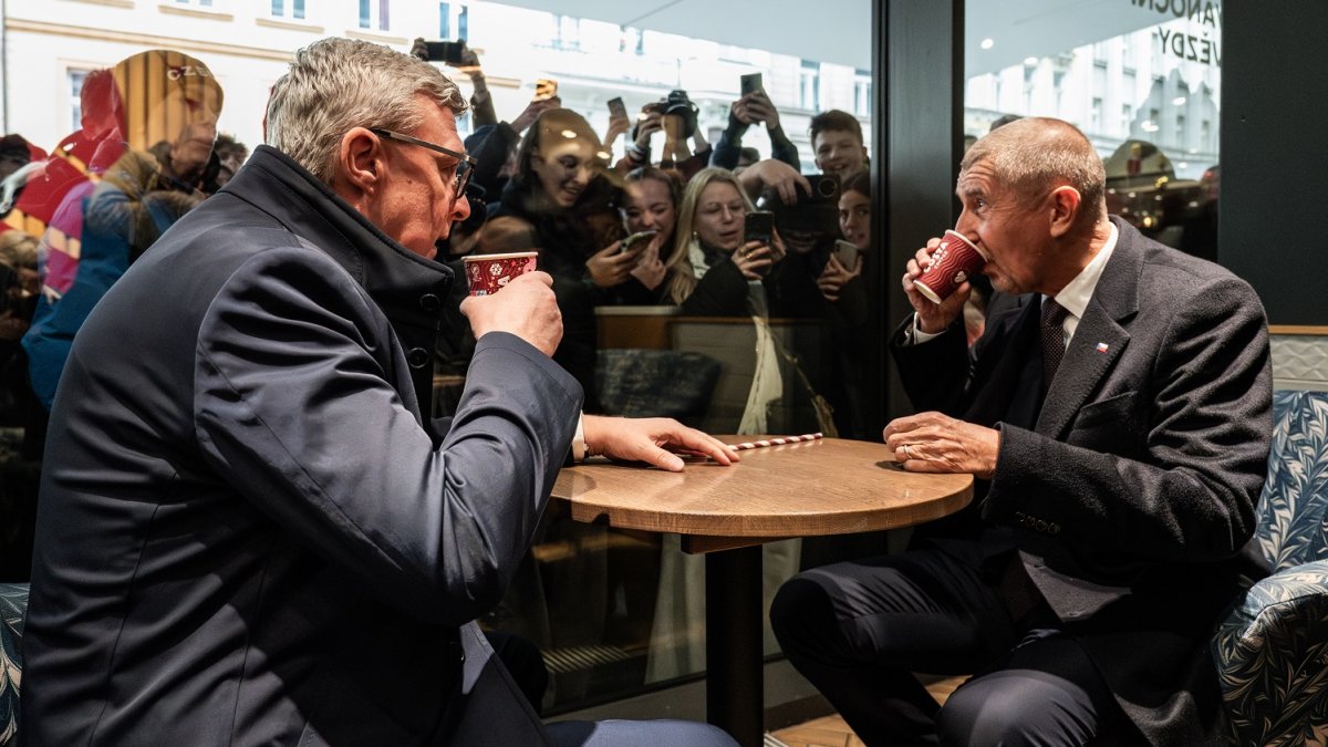 Andrej Babiš s Karlem Havlíčkem na Národní třídě během oslav 17. listopadu
