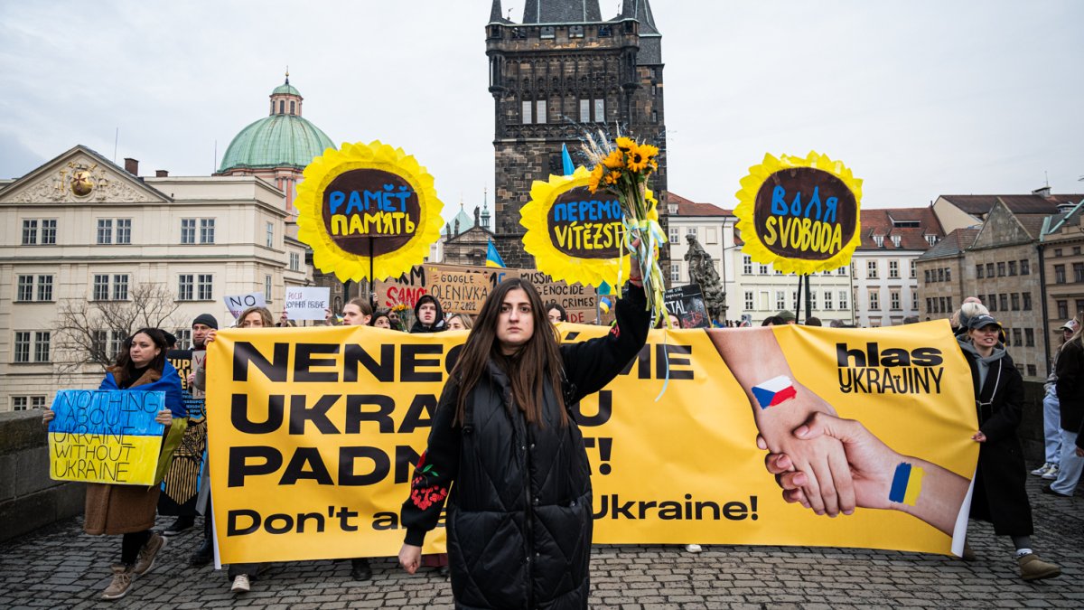 V Praze proběhla demonstrace na podporu Ukrajiny k třetímu výročí ruské invaze. (23.2.2025)