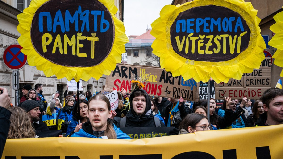 V Praze proběhla demonstrace na podporu Ukrajiny k třetímu výročí ruské invaze. (23.2.2025)