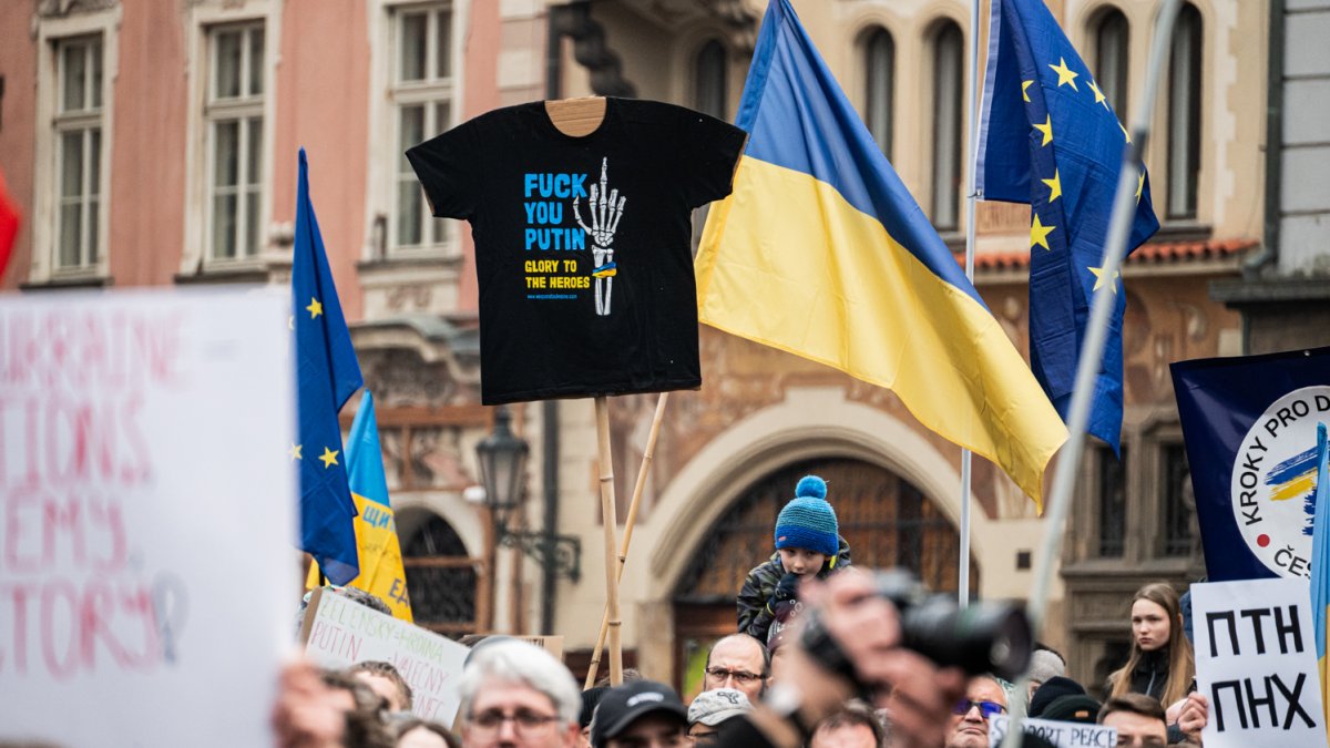 V Praze proběhla demonstrace na podporu Ukrajiny k třetímu výročí ruské invaze. (23.2.2025)