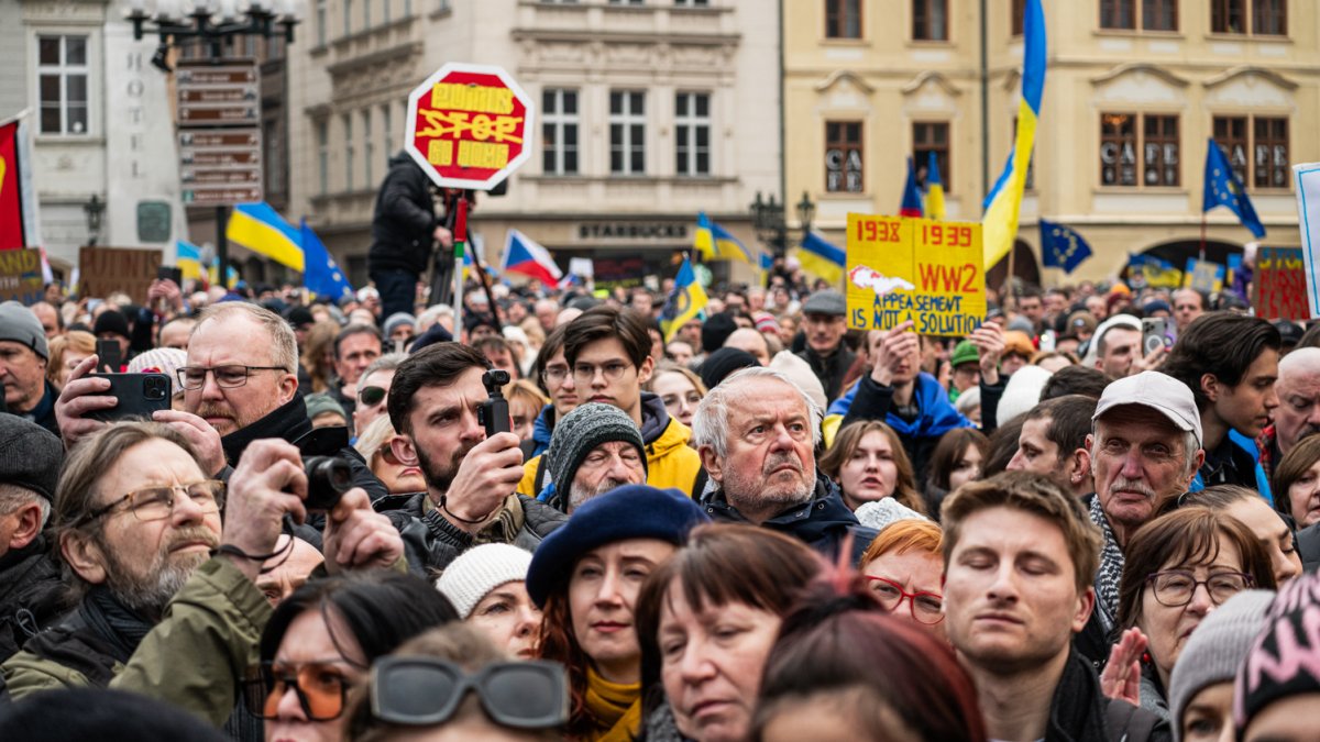 V Praze proběhla demonstrace na podporu Ukrajiny k třetímu výročí ruské invaze. (23.2.2025)