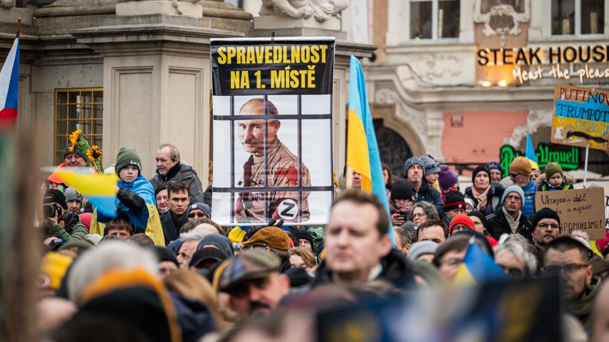 V Praze proběhla demonstrace na podporu Ukrajiny k třetímu výročí ruské invaze. (23.2.2025)