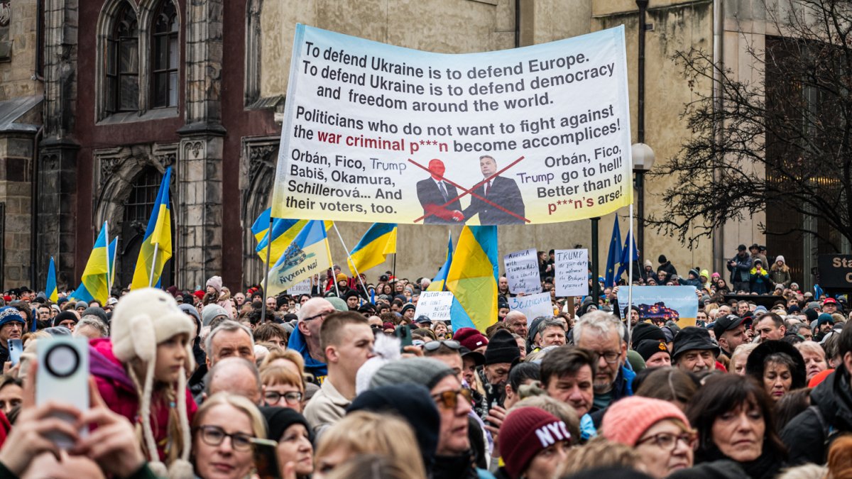 V Praze proběhla demonstrace na podporu Ukrajiny k třetímu výročí ruské invaze. (23.2.2025)