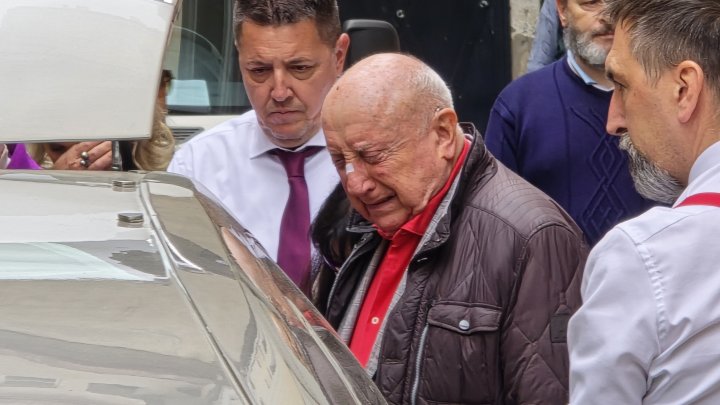 Felix Slováček po konci posledního rozloučení neudržel slzy. (15.4.2025)