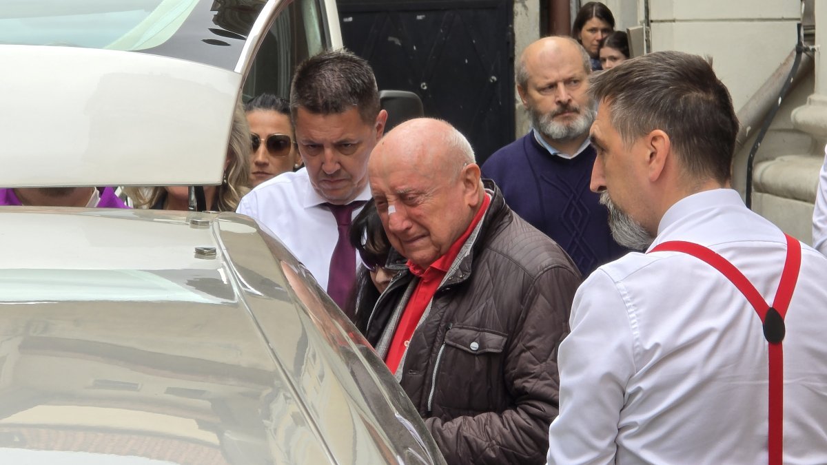 Felix Slováček po konci posledního rozloučení neudržel slzy. (15.4.2025)