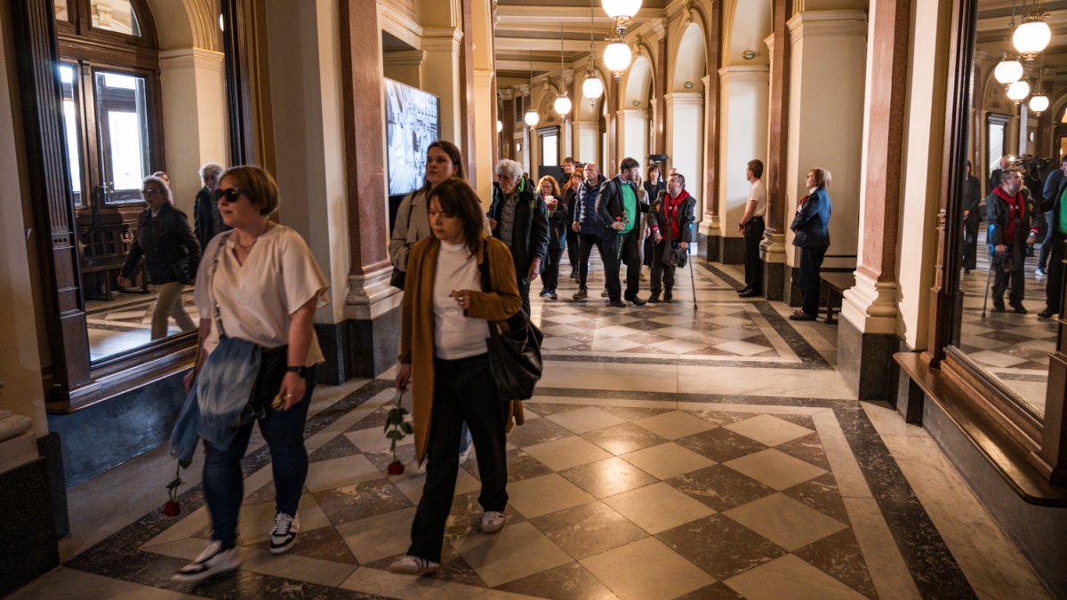 V Rudolfinu se lidé loučí s Jiřím Bartoškou. (20.5.2025)