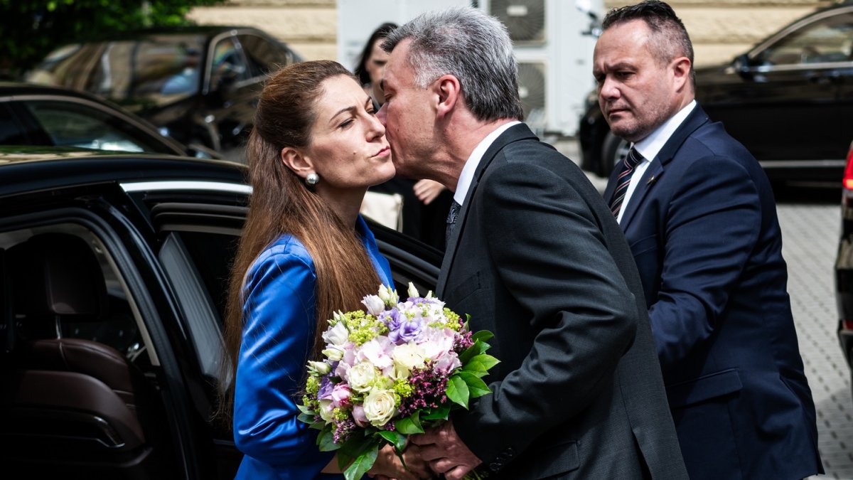 Eva Decroix vystřídala Pavla Blažka v čele ministerstva spravedlnosti. (10.6.2025)