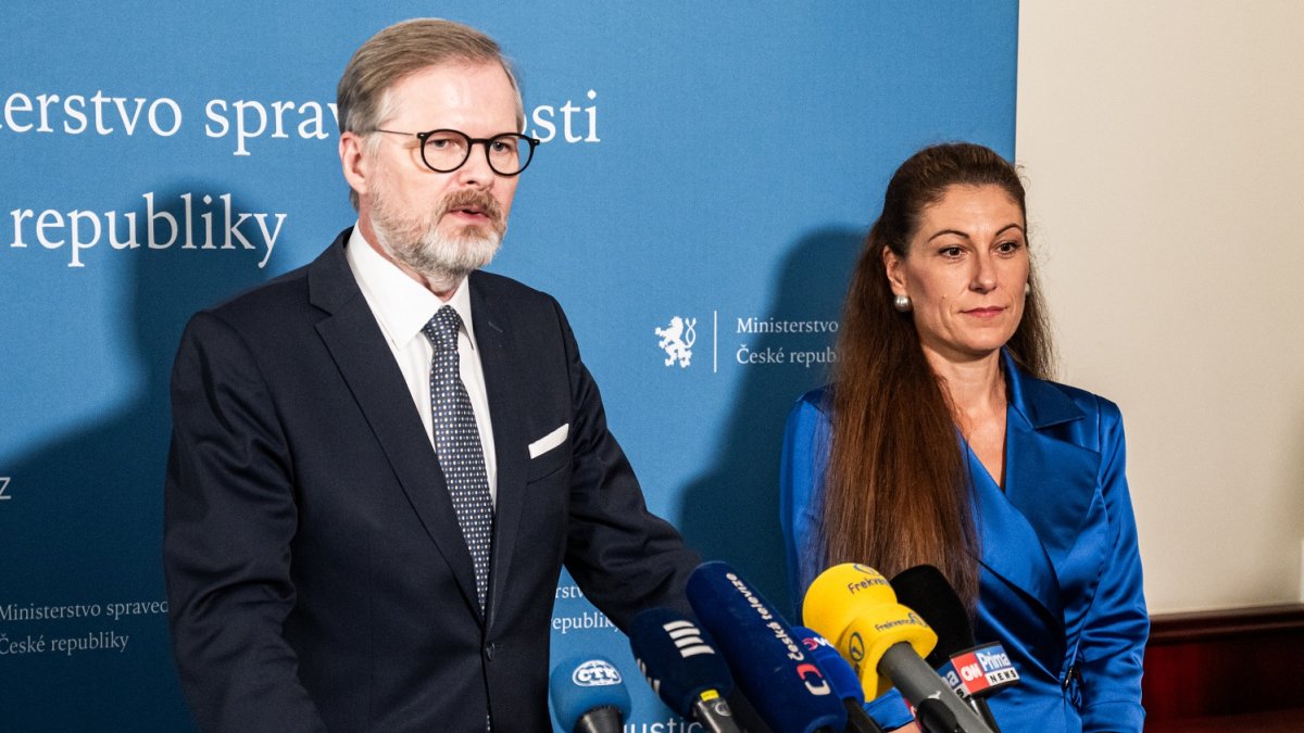 Eva Decroix vystřídala Pavla Blažka v čele ministerstva spravedlnosti. (10.6.2025)