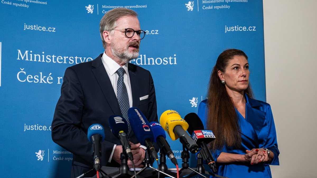 Eva Decroix vystřídala Pavla Blažka v čele ministerstva spravedlnosti. (10.6.2025)