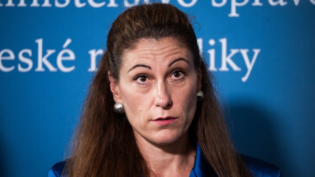 Eva Decroix vystřídala Pavla Blažka v čele ministerstva spravedlnosti. (10.6.2025)