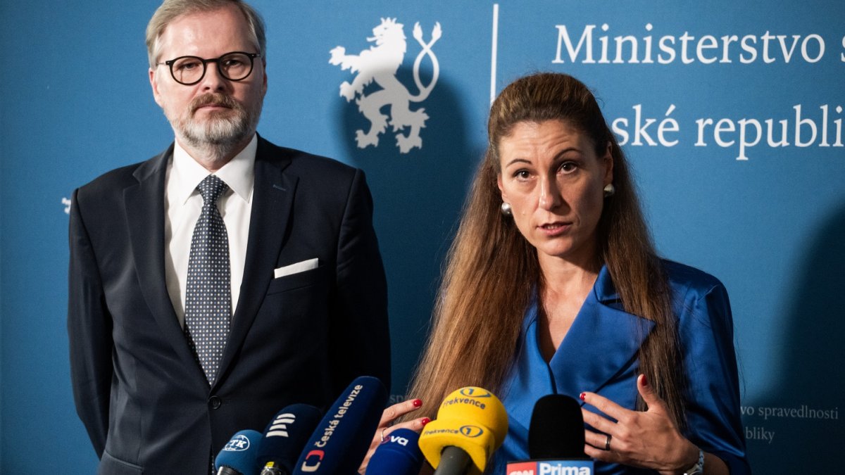 Eva Decroix vystřídala Pavla Blažka v čele ministerstva spravedlnosti. (10.6.2025)