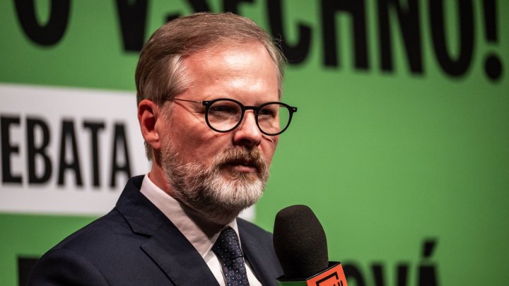 Premiér Petr Fiala diskutuje s občany v Praze. (12.6.2025)