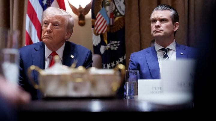 Donald Trump a Pete Hegseth