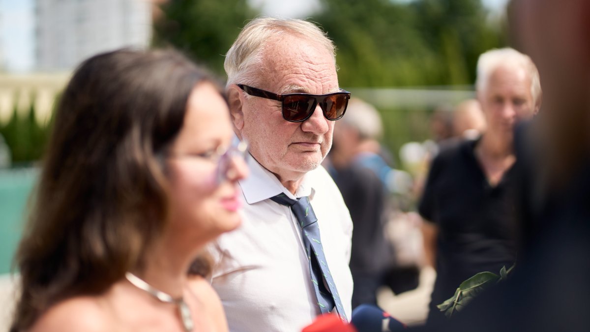 Lidé se ve Strašnicích rozloučili s Jiřím Krampolem. (8.8.2025)