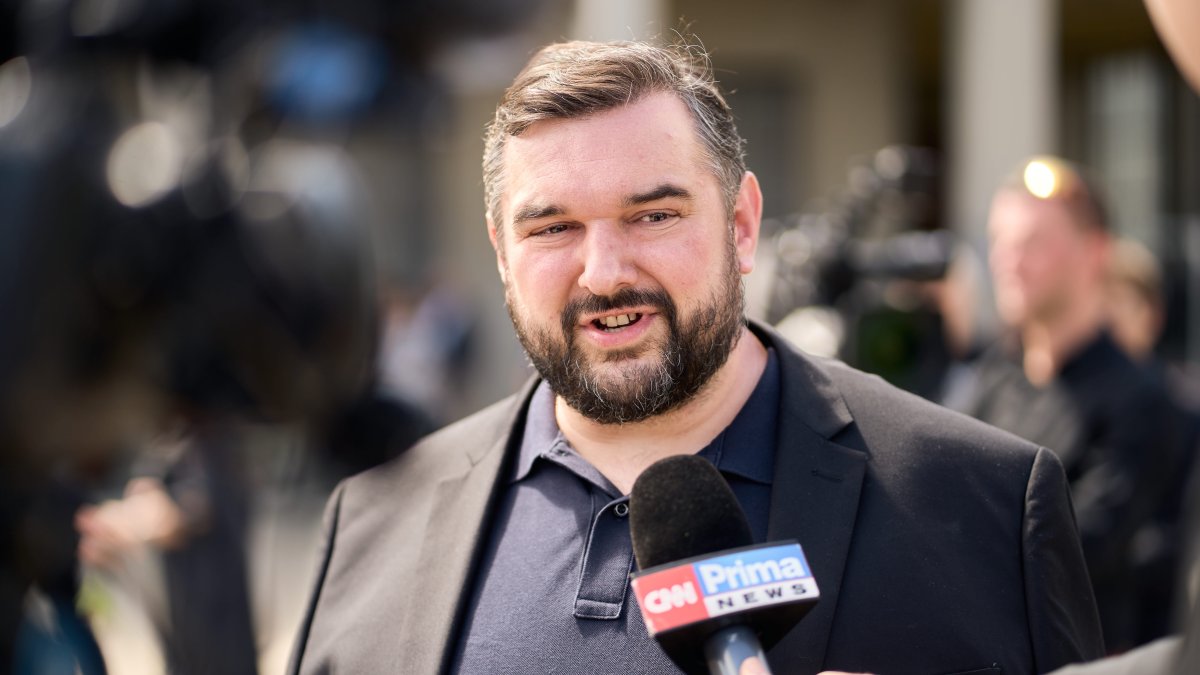 Lidé se ve Strašnicích rozloučili s Jiřím Krampolem. (8.8.2025)