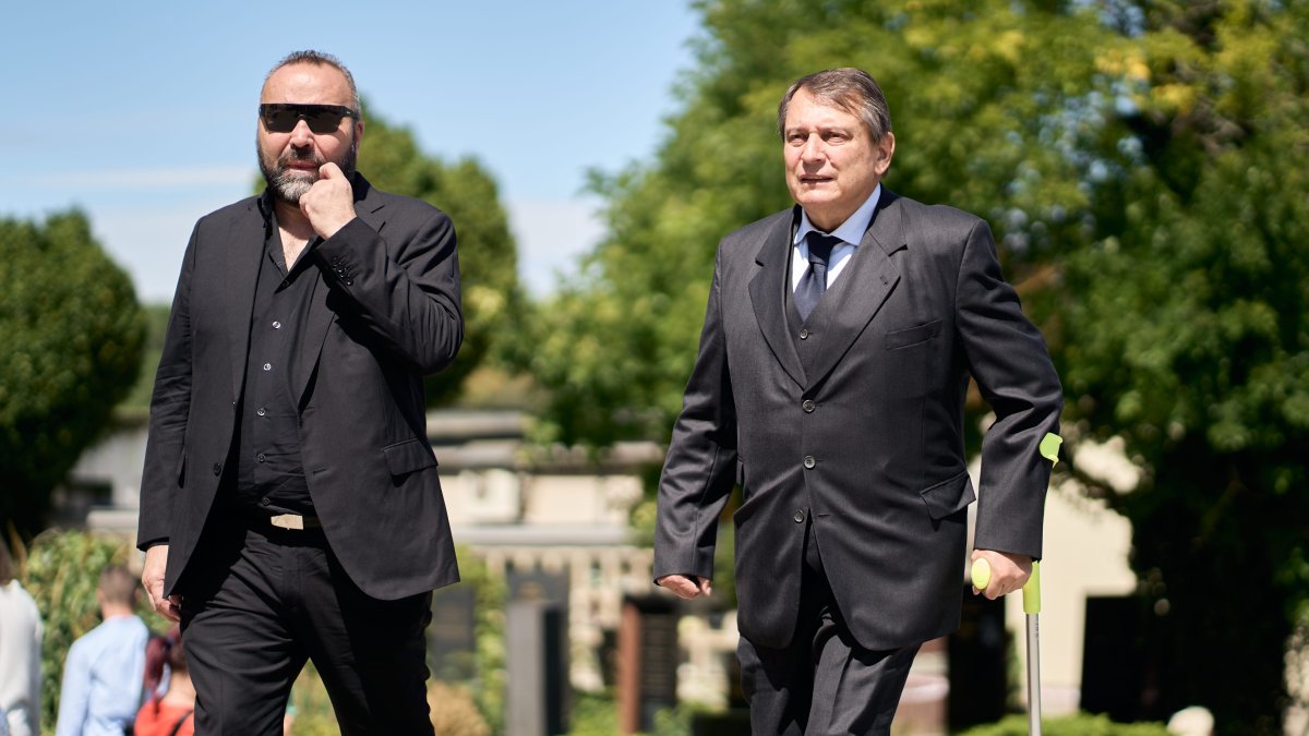 Lidé se ve Strašnicích rozloučili s Jiřím Krampolem. (8.8.2025)