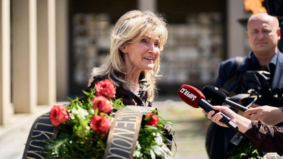 Lidé se ve Strašnicích rozloučili s Jiřím Krampolem. (8.8.2025)