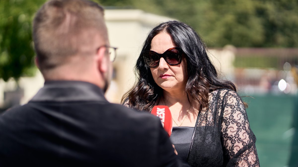 Lidé se ve Strašnicích rozloučili s Jiřím Krampolem. (8.8.2025)