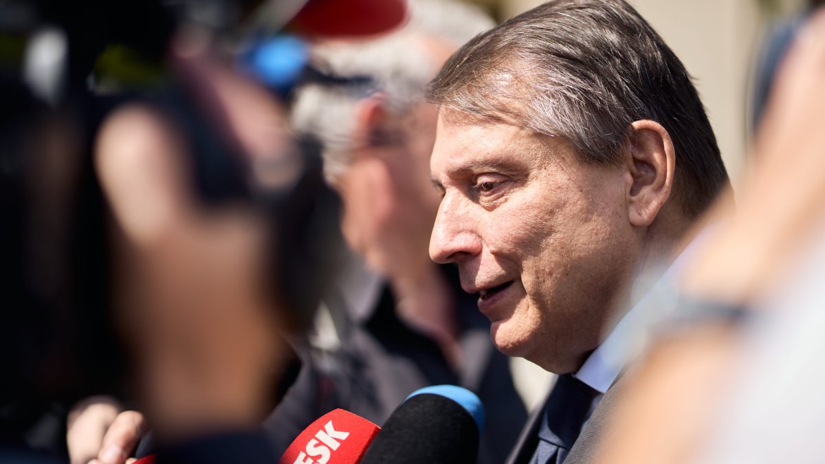 Lidé se ve Strašnicích rozloučili s Jiřím Krampolem. (8.8.2025)