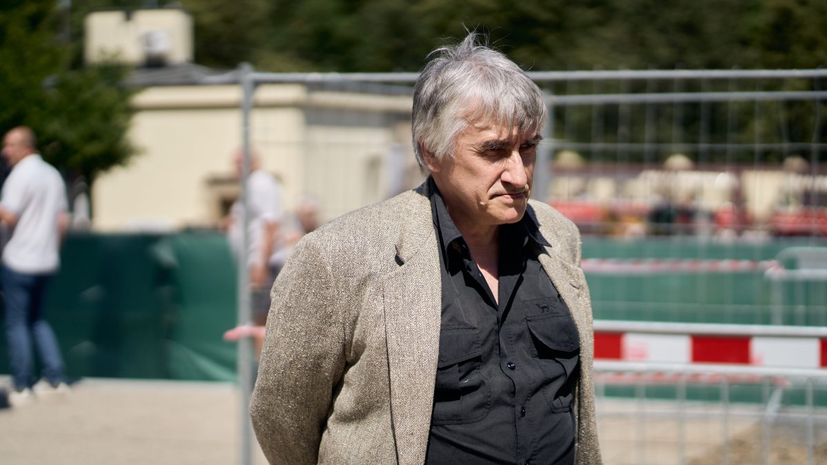 Lidé se ve Strašnicích rozloučili s Jiřím Krampolem. (8.8.2025)