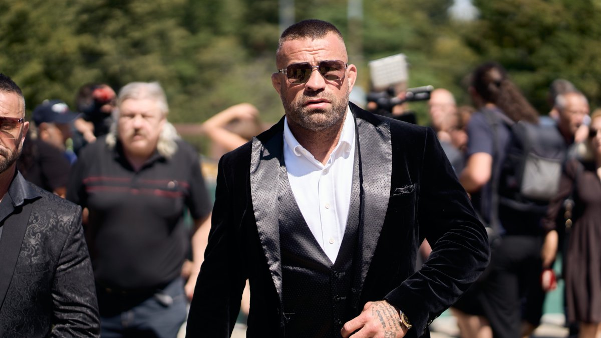Lidé se ve Strašnicích rozloučili s Jiřím Krampolem. (8.8.2025)