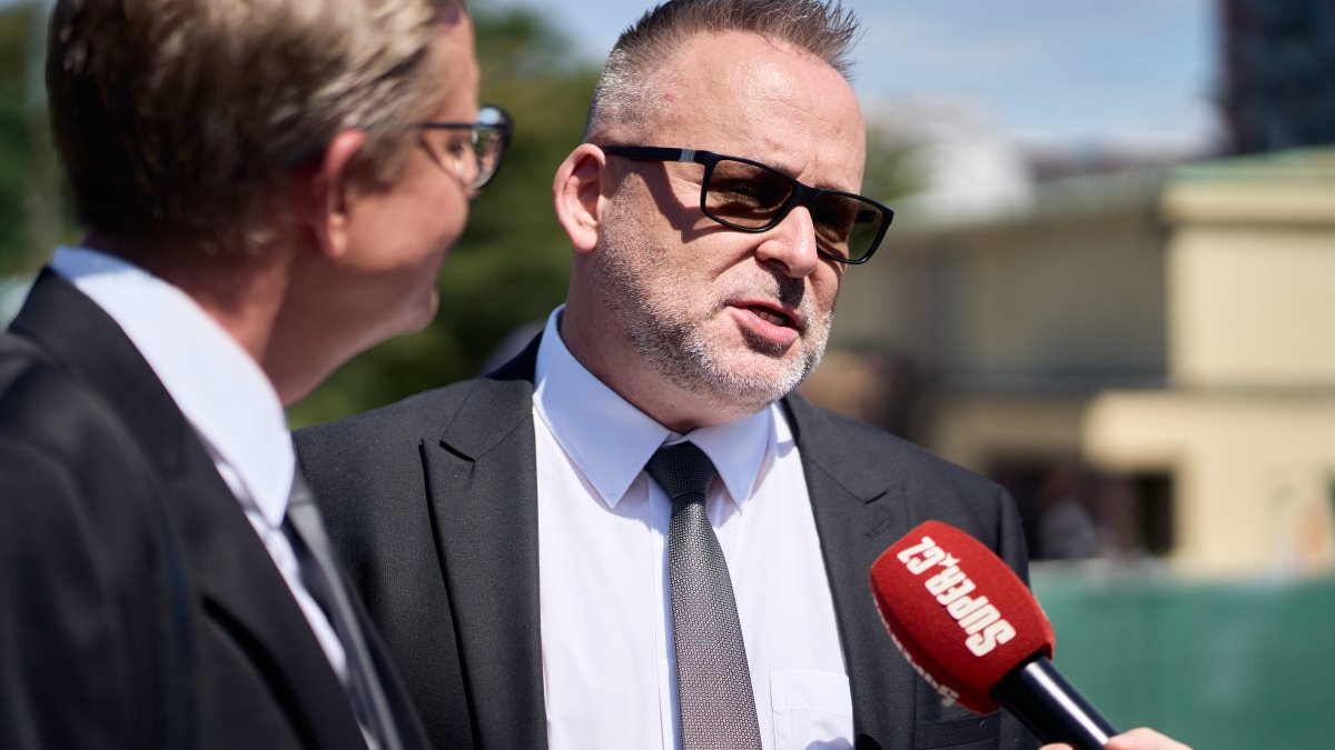 Lidé se ve Strašnicích rozloučili s Jiřím Krampolem. (8.8.2025)