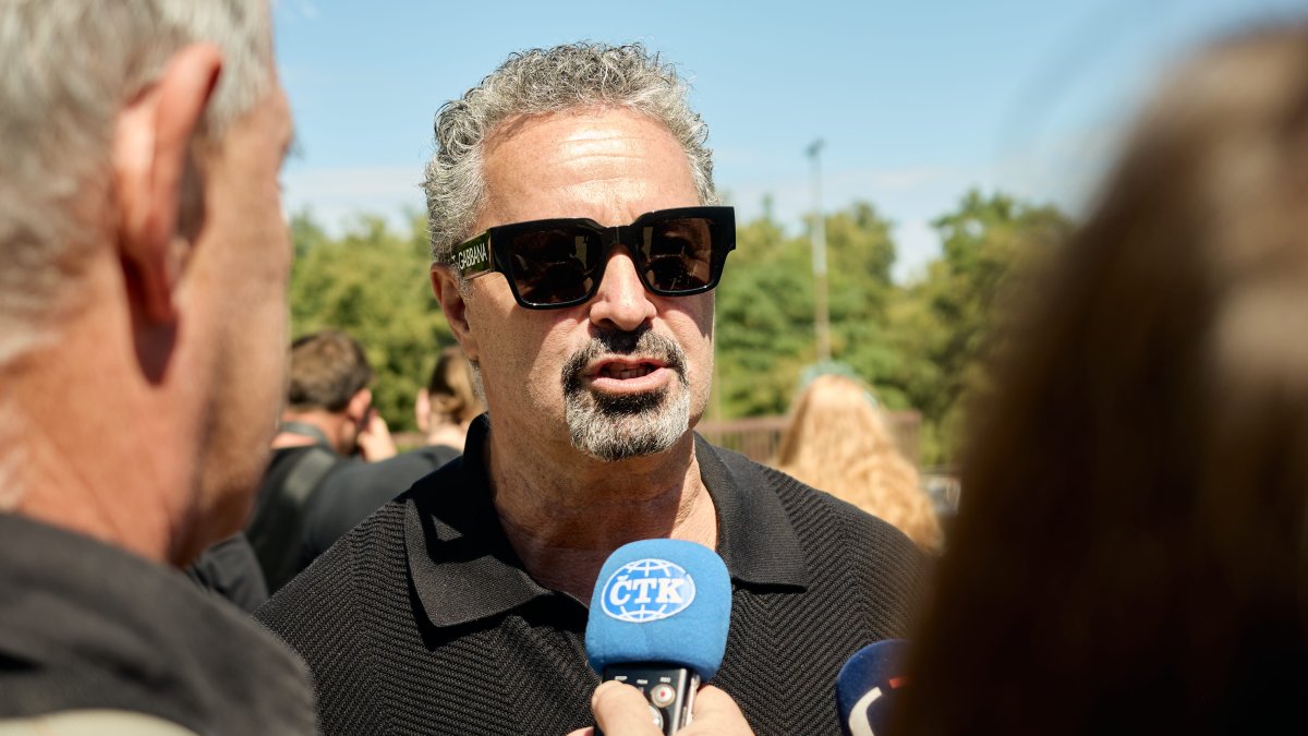 Lidé se ve Strašnicích rozloučili s Jiřím Krampolem. (8.8.2025)
