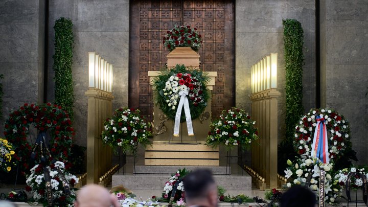 Lidé se ve Strašnicích rozloučili s Jiřím Krampolem. (8.8.2025)
