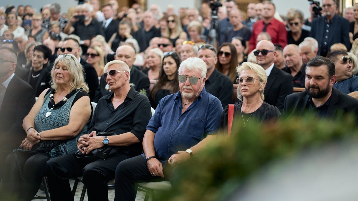 Lidé se ve Strašnicích rozloučili s Jiřím Krampolem. (8.8.2025)