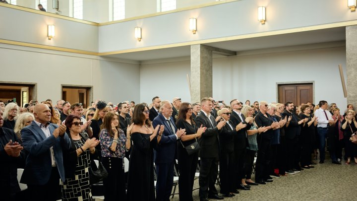 Lidé se ve Strašnicích rozloučili s Jiřím Krampolem. (8.8.2025)
