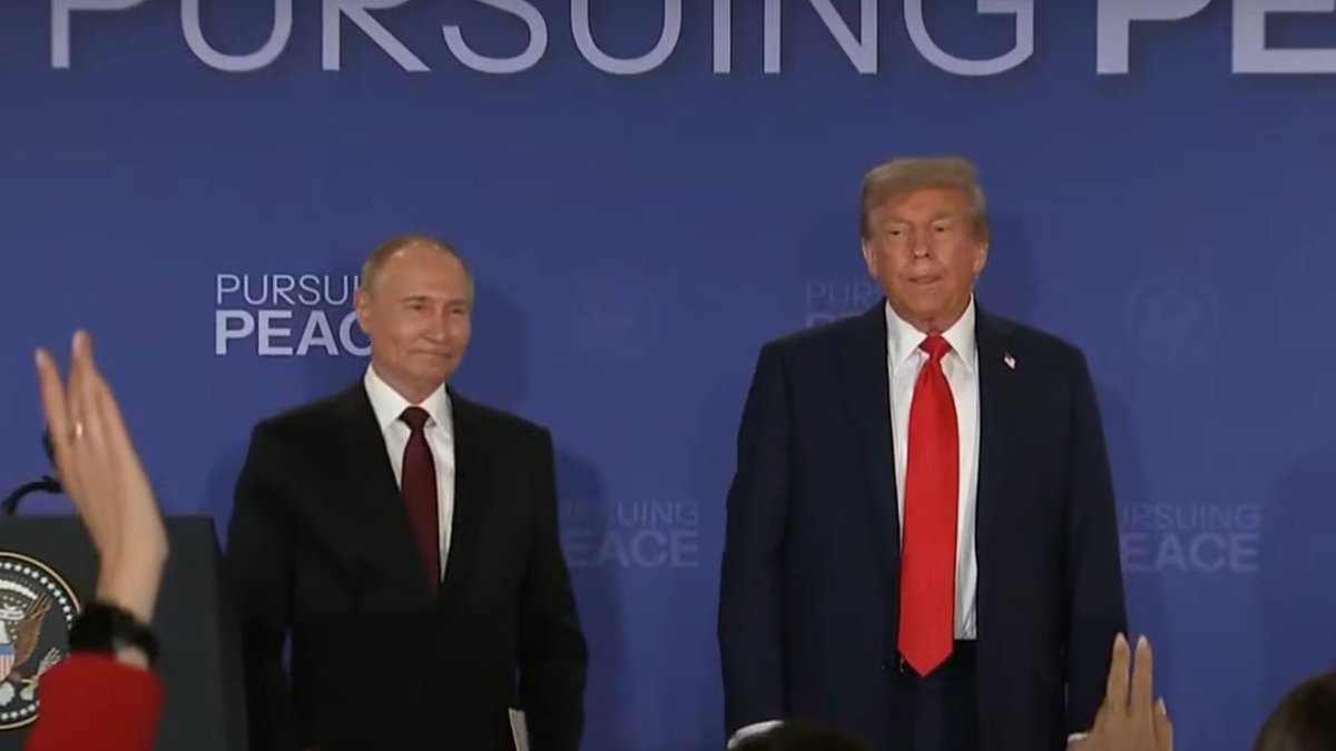Vladimir Putin a Donald Trump uspořádali po summitu na Aljašce tiskovou konferenci