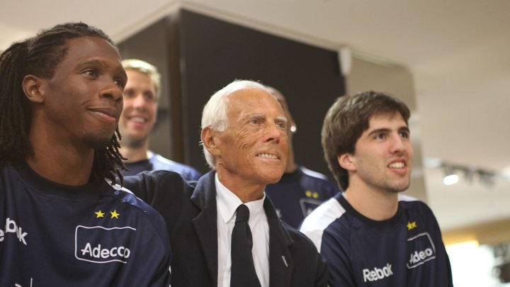 Giorgio Armani (uprostřed)