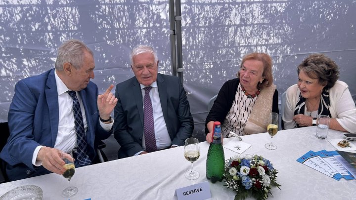 Miloš Zeman, Václav Klaus, Livia Klausová a Jiřina Bohdalová se setkali na slovenském velvyslanectví. 