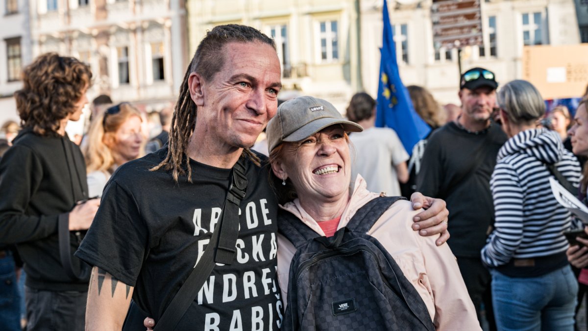 Na Staroměstském náměstí proběhla demonstrace Zabraňme vládě extremistů. (28.9.2025)