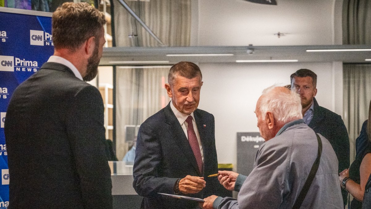 Petr Fiala (ODS) a Andrej Babiš (ANO) se utkali v duelu na CNN Prima News. (1.10.2025)