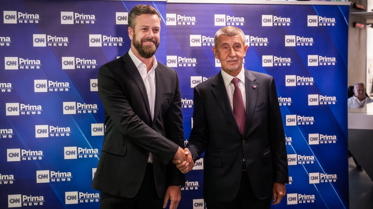 Petr Fiala (ODS) a Andrej Babiš (ANO) se utkali v duelu na CNN Prima News. (1.10.2025)