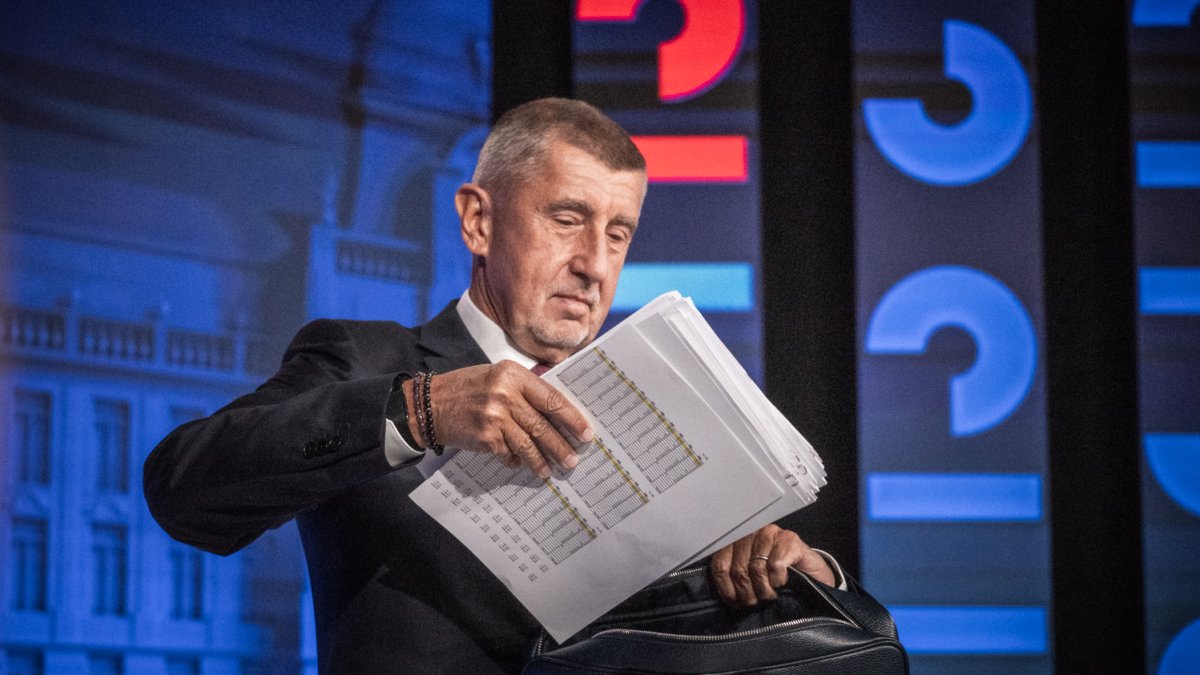 Petr Fiala (ODS) a Andrej Babiš (ANO) se utkali v duelu na CNN Prima News. (1.10.2025)