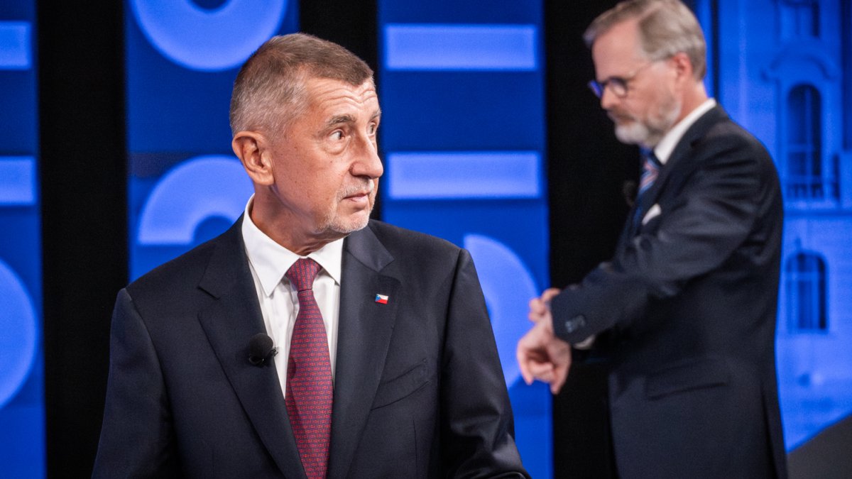 Petr Fiala (ODS) a Andrej Babiš (ANO) se utkali v duelu na CNN Prima News. (1.10.2025)