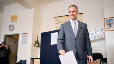 Zdeněk Hřib volí ve volbách do Poslanecké sněmovny