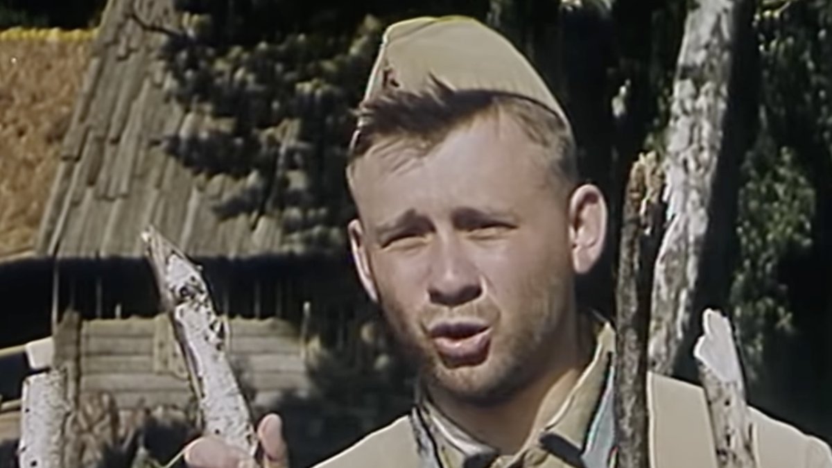 Gennadij Nazarov jako vojín Čonkin. 