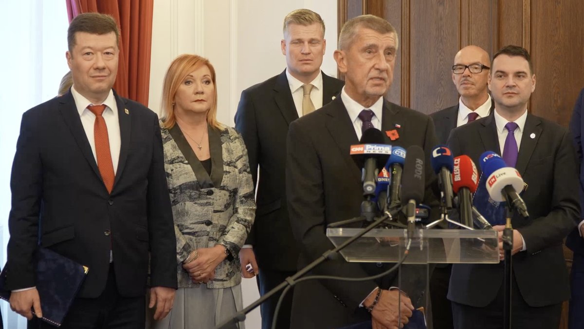 ANO, SPD a Motoristé podepsali koaliční smlouvu. (3.11.2025)