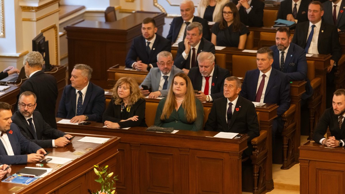 Politici se sešli na ustavující schůzi Poslanecké sněmovny. (3.11.2025)